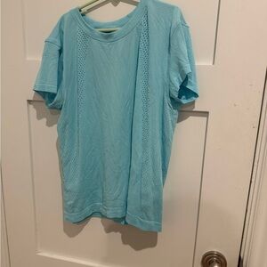 Women’s Lululemon Train to Be shirt